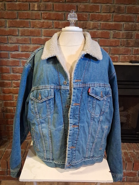 Levi's Other - Levi's Cream Sherpa-Lined Jacket with Denim Accent